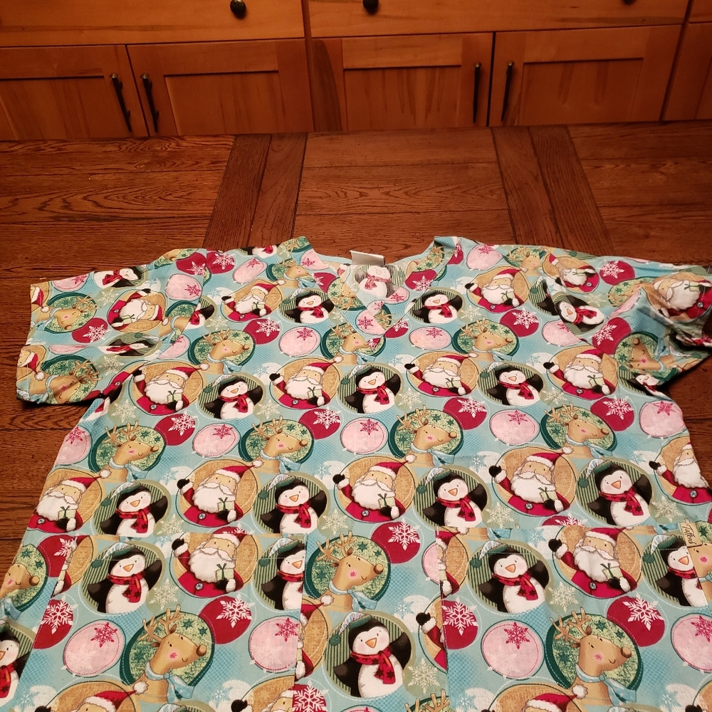 Scrub tops - Picture 3 of 16